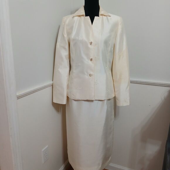 Larry Levine Embroidered Floral Midi Skirt Suit Women's Size 8-Lined-Back Slit - Picture 1 of 14